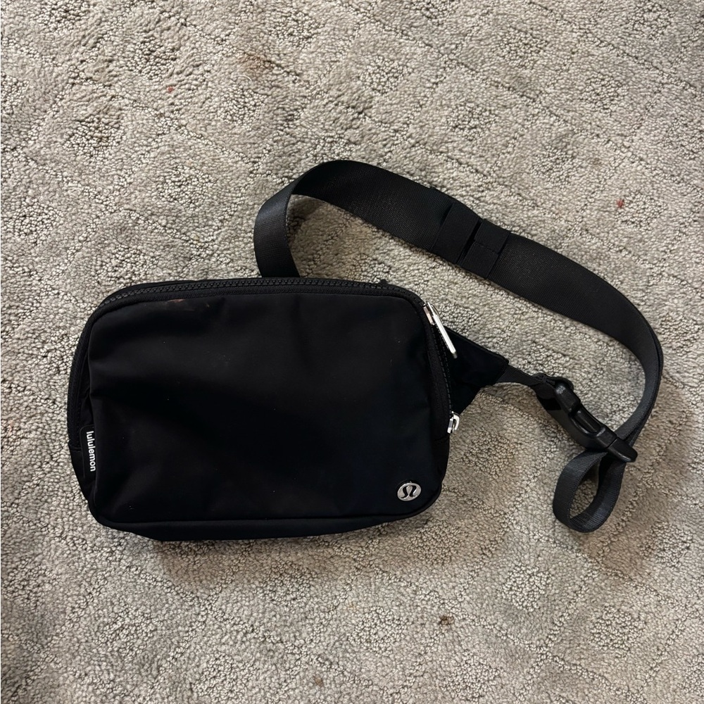 Lululemon everywhere belt bag